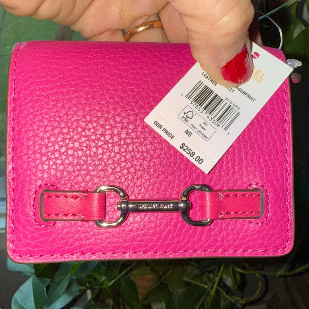 Michael Kors $258 Carson Women Pebbled Leather Flap Wallet one only - Picture 13 of 15